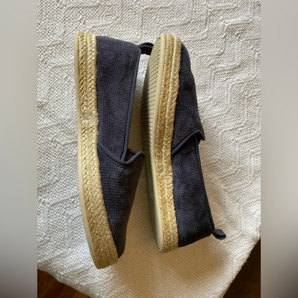 Clarks Navy Suede Slip-On Espadrilles Rubber Grip Sole Size 8 - Picture 4 of 10